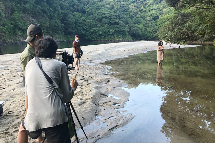 最新号の3号目では、「水曜日のカンパネラ」のコムアイ氏をカバーモデルとして起用